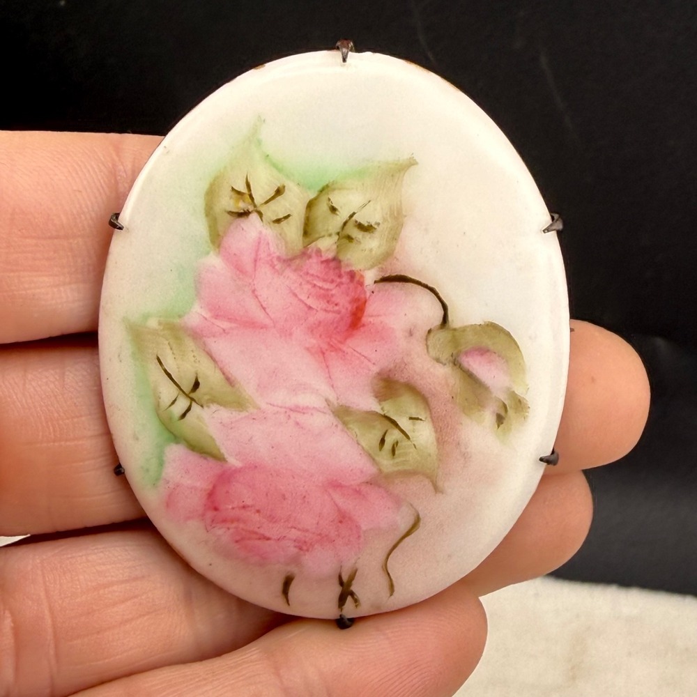 Vintage Victorian Painted Porcelain Flower Brooch‎ Oval
